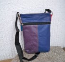 Flerfärgad skinnväska med axelrem