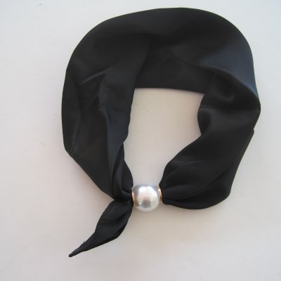 Svart Scarf Med Magnet