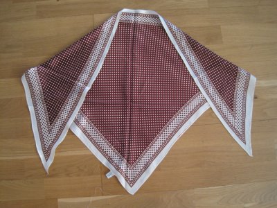 Vinröd Trekantig Prickig Scarf Viskos