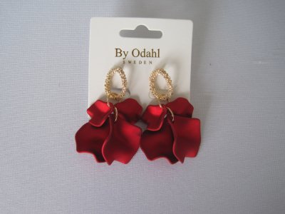 By Odahl Örhängen Löv Röd Silk