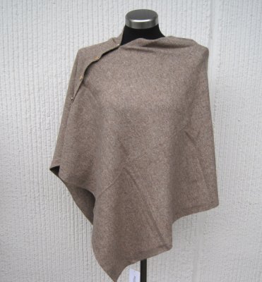 Ljusbrun Stickad Poncho Med Knappar
