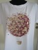Inze Vit T-shirt Med Vinröd Blommig Luftballong