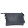Marinblå väska clutch med mönstrad axelrem
