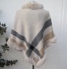 Beige Poncho Med Ränder Och Pälskant