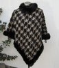 Svart / Beige Hundtandsmönstrad Poncho Med Pälskant
