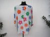 Ljusgrå bomullsblus med färgglada blommor. Made in Italy