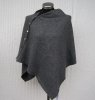Grå Stickad Poncho Med Knappar