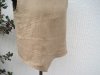 Beige Ärmlös Linneblus Med Dekorativa Sömmar