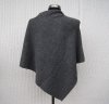 Grå Stickad Poncho Med Knappar