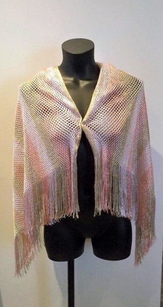 Rosa randig poncho. Bit'avant