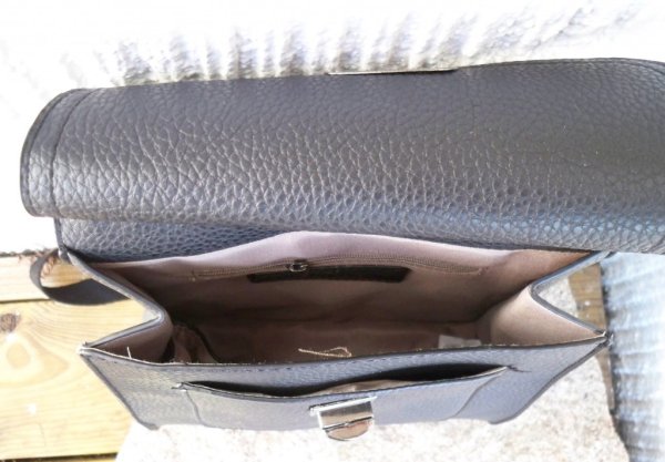 Svart Messenger Axelremsväska Bags by Dansk