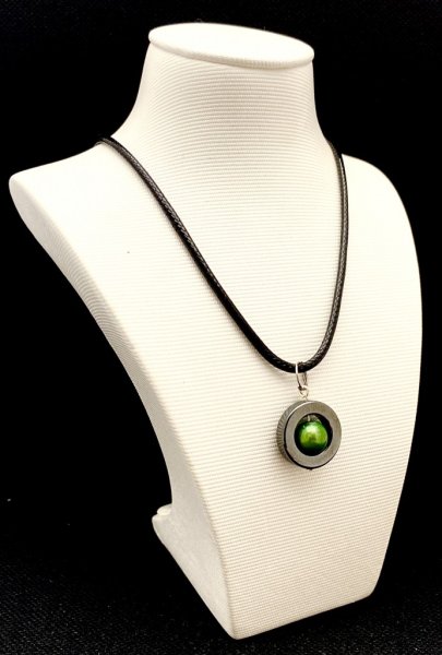 Halsband Hematit Med Grön Pärla Selma Magnani Smyckesdesign