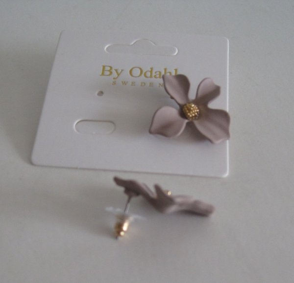 By Odahl Örhängen Beige Blomma