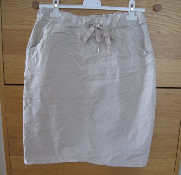 Sandbeige Knälång Stretchkjol - Soulful Fashion