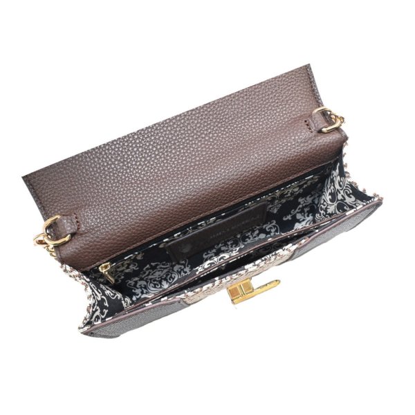 Brun liten mönstrad kuvertväska clutch med axelrem kedja