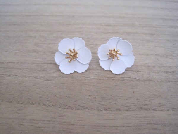 By Odahl Örhängen Vit Blomma