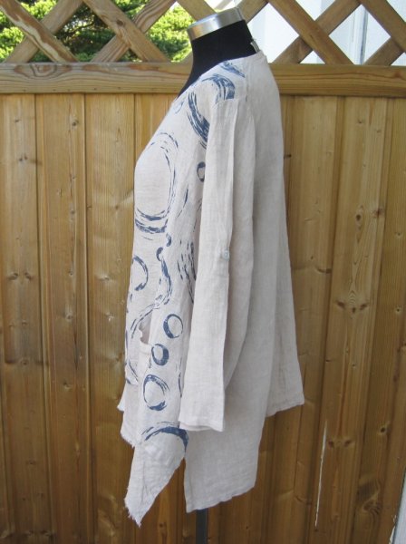 Beige Linnetunika Med Blått Mönster