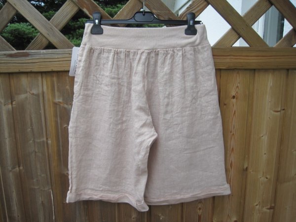 Beige Knälånga Lätta Linneshorts. Made in Italy