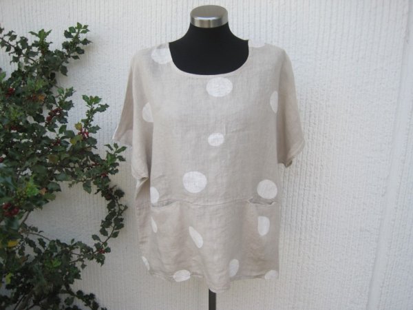 Beige linneblus med stora prickar och kort ärm Puro Lino