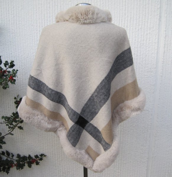 Beige Poncho Med Ränder Och Pälskant