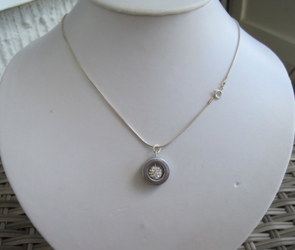 Halsband Silver Hematit Kristaller Magnani Smyckesdesign