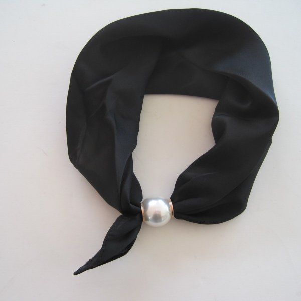 Svart Scarf Med Magnet