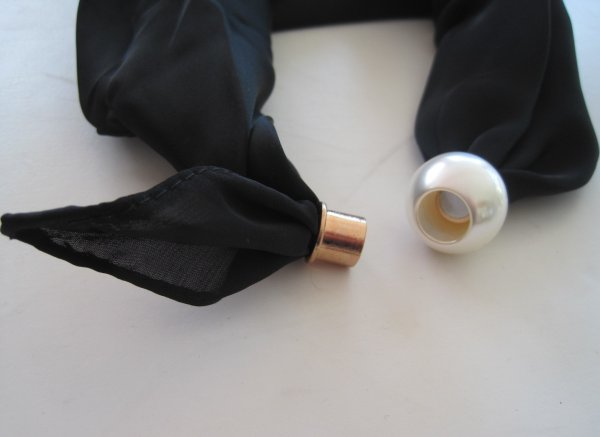 Svart Scarf Med Magnet