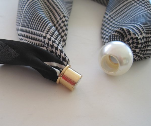 Svart Vit Mönstrad Scarf Med Magnet