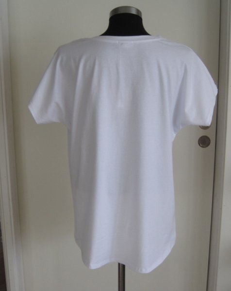 Inze Vit T-shirt Med Vinröd Blommig Luftballong