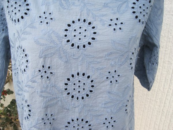 Jeansblå Brodyrblus Kort Ärm Made in Italy