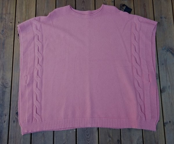 Rosa stickad poncho