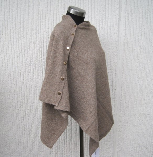 Ljusbrun Stickad Poncho Med Knappar