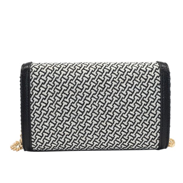 Svart liten mönstrad kuvertväska clutch med axelrem kedja