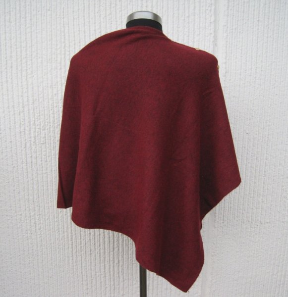 Vinröd Stickad Poncho Med Knappar