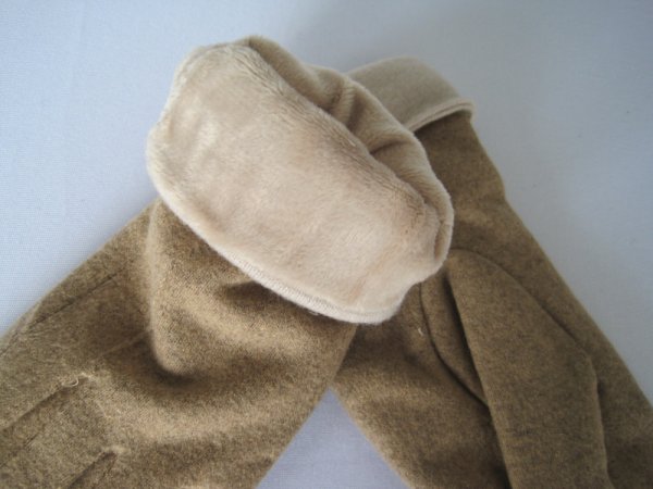 Elsa Stickade Beige Handskar Fingervantar